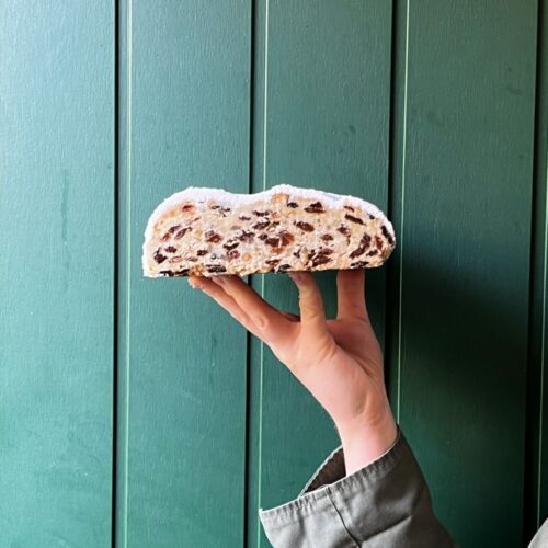 Rosinenstollen_Hand_1000px_web Dinkelstollen
